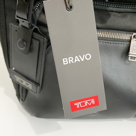 TUMI Bravo Albany Slim Computer Brief Black Shoulder Strap New With Tag - Picture 3 of 15